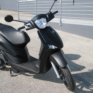 Piaggio liberty 50 s nero opaco 2024 (2)