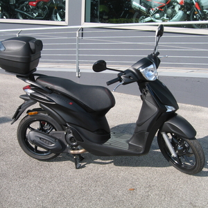 Piaggio liberty 50 s nero opaco 2024 (1)