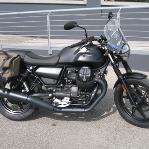 Moto guzzi v7 stone e5 nero  opaco 2023 (1)