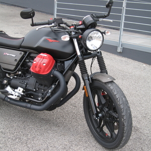 Moto guzzi v7 carbon nero opaco 2018  (2)