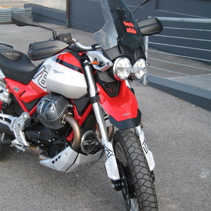 Moto guzzi v85 tt rosso fuji 2025 demo (2)