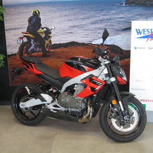 Aprilia tuono 457 piranha red (1)