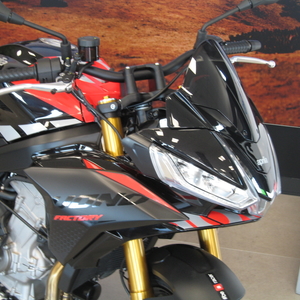 Aprilia tuono 660 factory dark banshee (6)