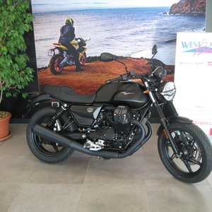 Moto guzzi v7 stone nero ruvido (1)