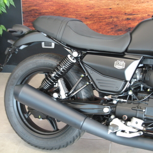 Moto guzzi v7 stone nero ruvido (5)
