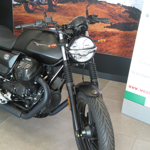 Moto guzzi v7 stone nero ruvido (3)