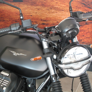 Moto guzzi v7 stone nero ruvido (6)