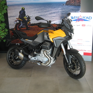 Moto guzzi stelvio aras giallo savana (1)