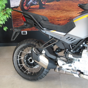Moto guzzi stelvio aras giallo savana (5)
