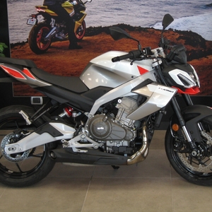 Aprilia tuono 457 puma grey (2)