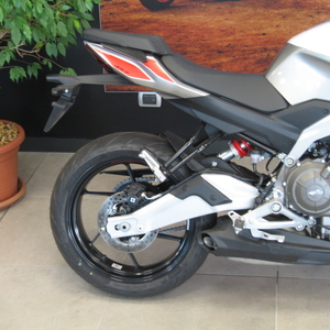 Aprilia tuono 457 puma grey (4)