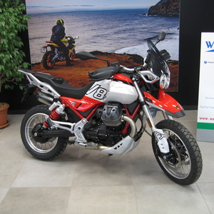 Moto guzzi v85 tt rosso fuji (1)