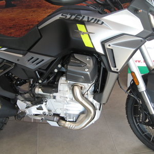 Moto guzzi stelvio nero vulcano (4)