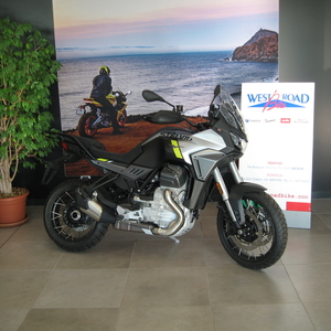 Moto guzzi stelvio nero vulcano (1)