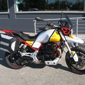 Moto guzzi v85 tt bianco giallo 2020 (1)