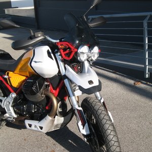 Moto guzzi v85tt evocative giallo bianco 2021 (2)