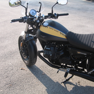 Moto guzzi v9 bobber 850 nero giallo 2017 (5)