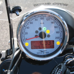 Moto guzzi v9 bobber 850 nero giallo 2017 (6)