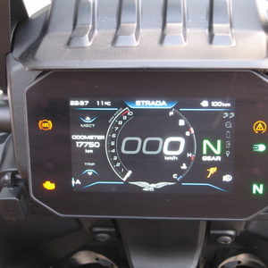 Moto guzzi stelvio giallo savana 2024 (6)