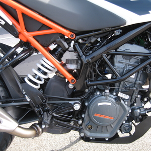 Ktm duke 125 nero arancio 2020 (4)