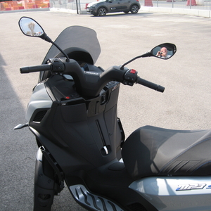 Piaggio mp3 310 grigio mercurio 2025 (4)