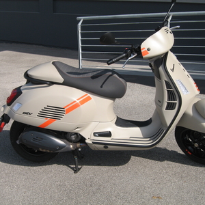 Vespa gtv 300 abs e5 beige opaco 2023 (1)