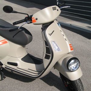 Vespa gtv 300 abs e5 beige opaco 2023 (2)