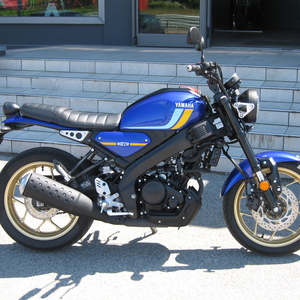 Yamaha xsr 125 legacy blu 2023 (1)