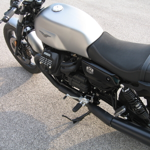 Moto guzzi v7 stone grigio opaco 2023 (5)