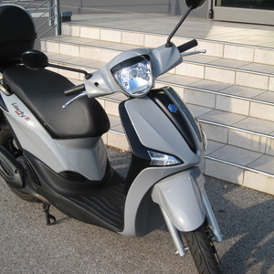 Piaggio liberty  150 s abs grigio materia 2023 (2)