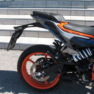 Ktm duke 390 blu arancio 2025  (4)