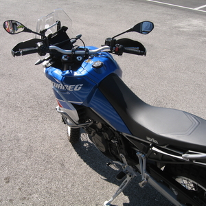 Aprilia tuareg 660 evocative bianco azzurro 2023 (5)