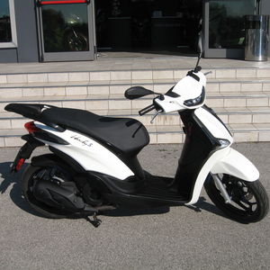 Piaggio liberty  125 s bianco 2025 (1)