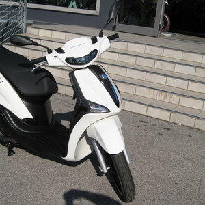 Piaggio liberty  125 s bianco 2025 (2)